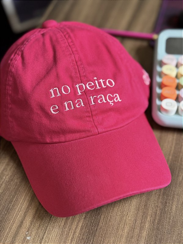 Boné No peito e na raça