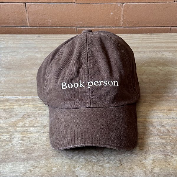 Boné Book Person marrom