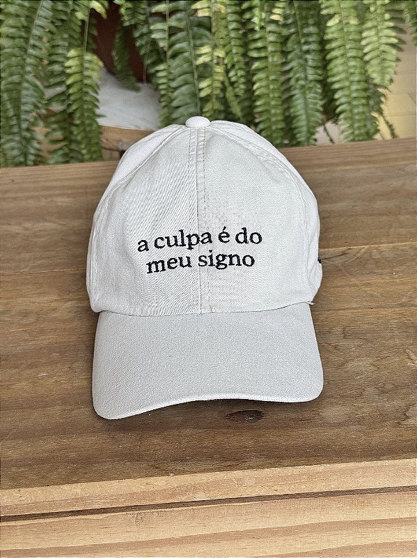 Boné A Culpa É Do Meu Signo off white