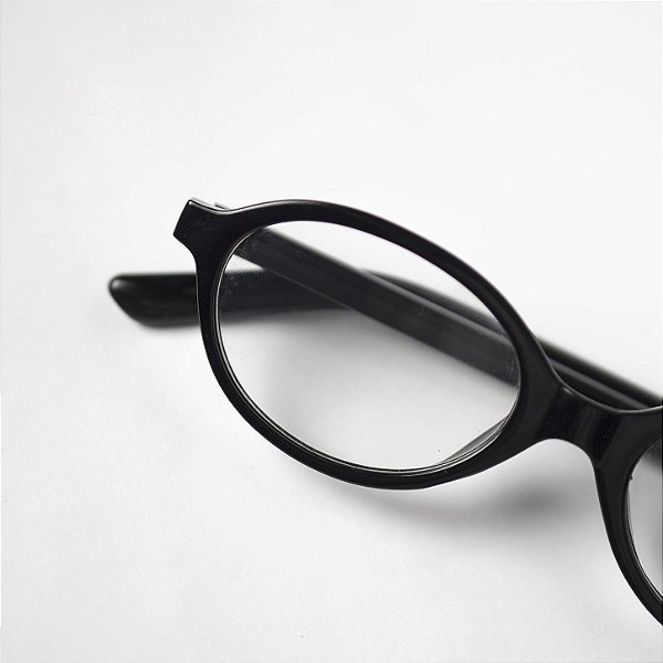 Óculos oval preto