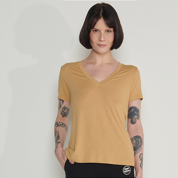 Camiseta Feminina Caramelo Básica Decote V