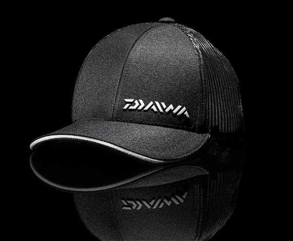 Boné Daiwa Preto e Branco