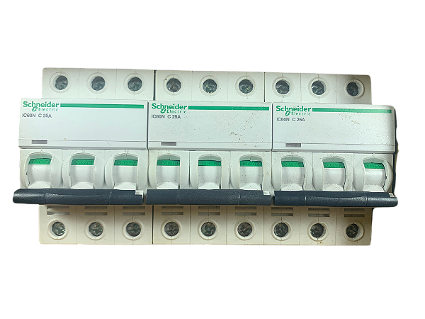 Disjuntor tripolar 25A Acti9 iC60N curva C A9F74325 Schneider