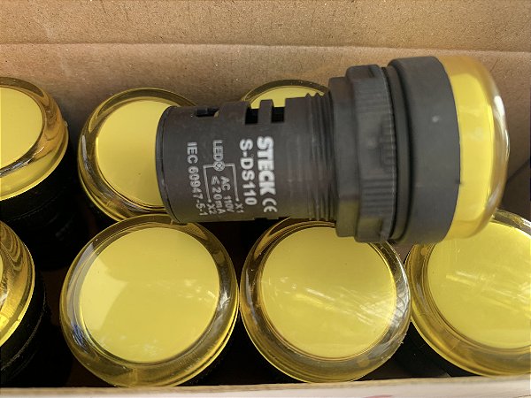 9 pçs Sinaleiro Led Monobloco Amarelo 110V SDS110/3 Steck