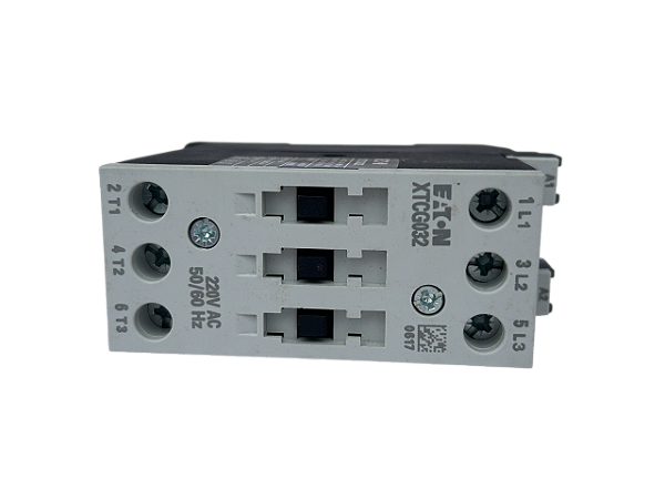 Contator tripolar 32A 220Vca XTCG032C00AO Eaton