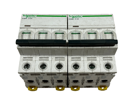 Mini Disjuntor Acti9 IC60N 3P, 2A, Curva D, 50kA em 380/415VCA A9F75302 Schneider