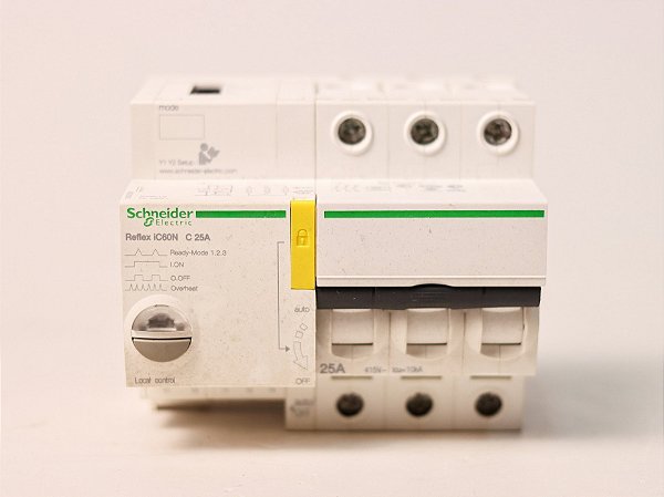 Disjuntor tripolar 25A curva C IC60N Reflex A9C62325 Schneider Electric