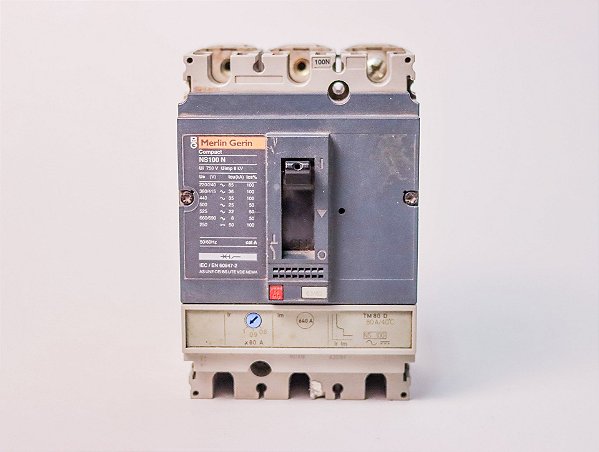 Disjuntor tripolar 80A NS100N TM80D 29631 Merlin Gerin Usado