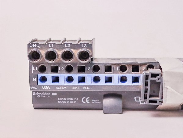 Distribuidor multiclip 4 polos 80A 24 módulos 04000 Schneider Electric Usado