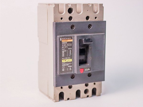Disjuntor tripolar 30A 10kA NB50N3030 Merlin Gerin Usado