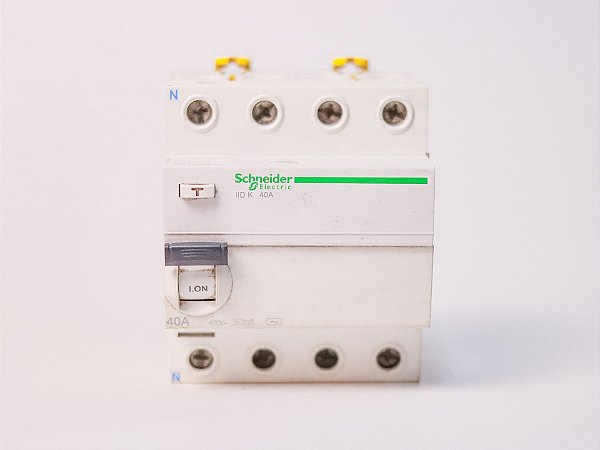 Interruptor Diferencial tetrapolar 40A 30mA A9R50440 Schneider Electric Usado