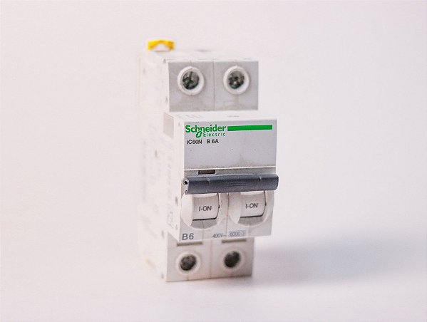 Disjuntor bipolar 6A curva B iC60N A9F73206 Schneider Electric Usado