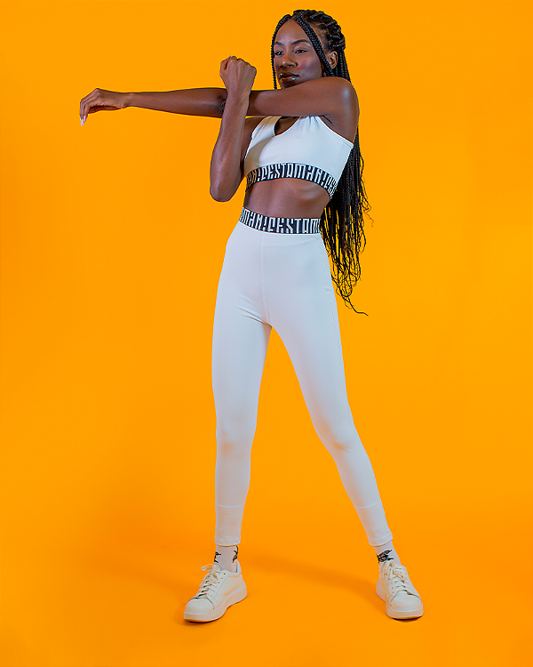 CALÇA LEGGING COM ELÁSTICO E TECNOLOGIA QUE NÃO PERMITE ACÚMULO DE SUOR