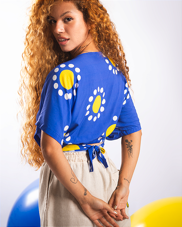 CROPPED DE AMARRAÇÃO ESTAMPADO EM VISCOSE - AZUL SARAPINTADO