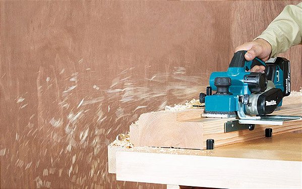PLAINA 82MM A BATERIA 18V 110/240V DKP181RTJ - MAKITA
