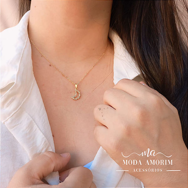 Colar Folheado Dourado Pingente Lua Cravejado com Strass