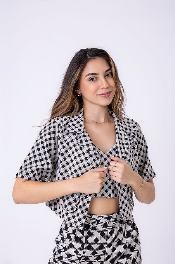 Casaquinho em alfaiataria com top.