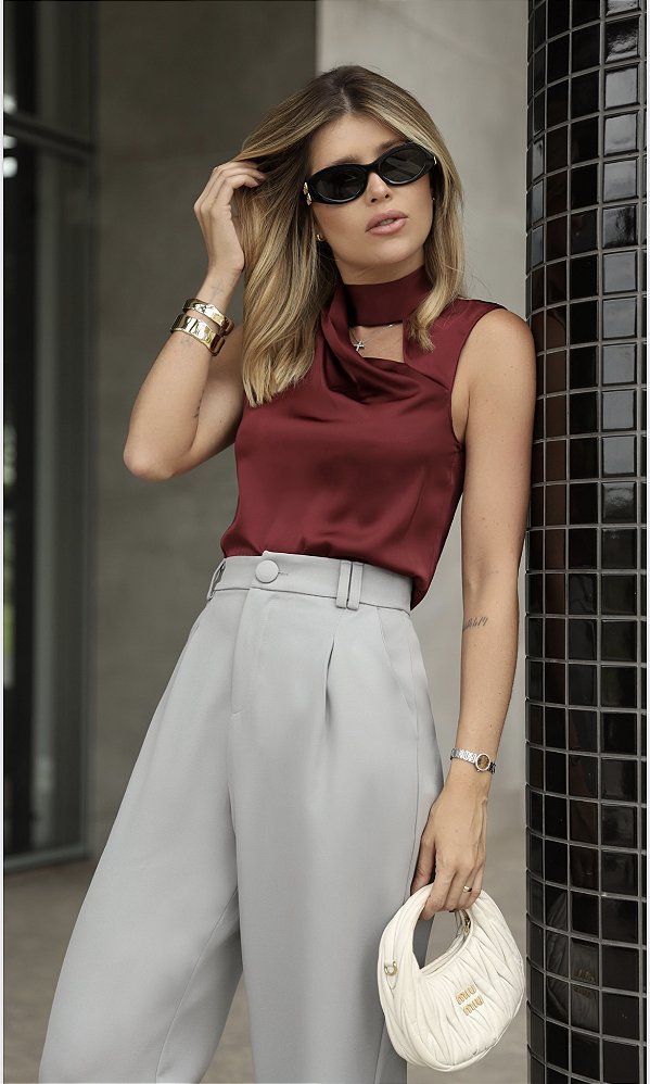 Blusa em Cetim Vinho