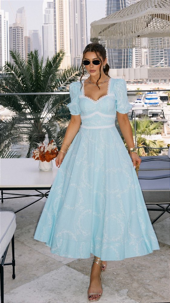 Vestido Midi de Viscolinho com Manga Bufante e Acabamentos em Guipir Off White