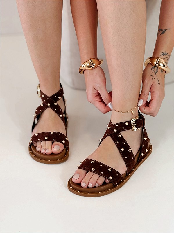 Sandália Papete Feminina Rosamaria – Café com Aplicações Douradas