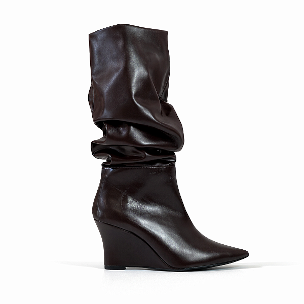Bota Feminina Zoe – Café Cano Médio com Salto Anabela