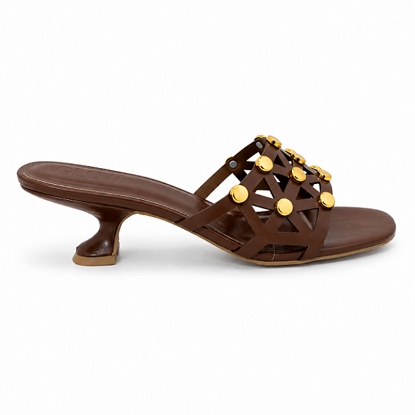 Tamanco Feminino Lia - Café com Salto 5 cm e Detalhes Dourados | Glow Store
