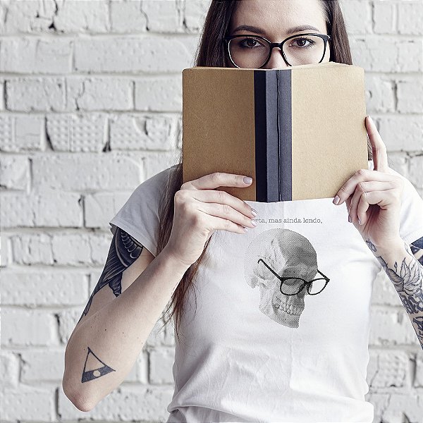 Camiseta Morta, Mas Ainda Lendo