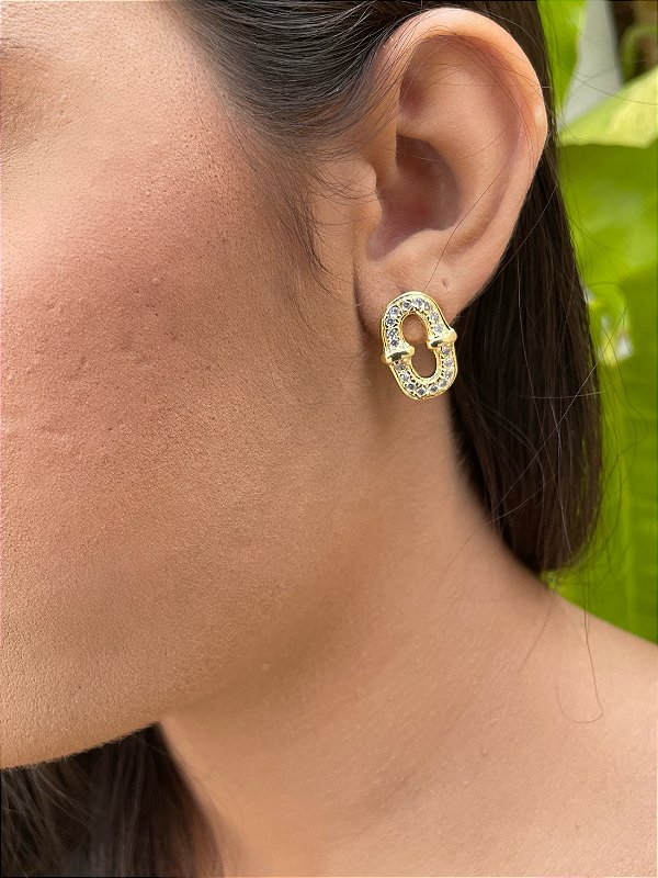 Brinco Retangular com Detalhe Cravejado em Pedras Zircônias