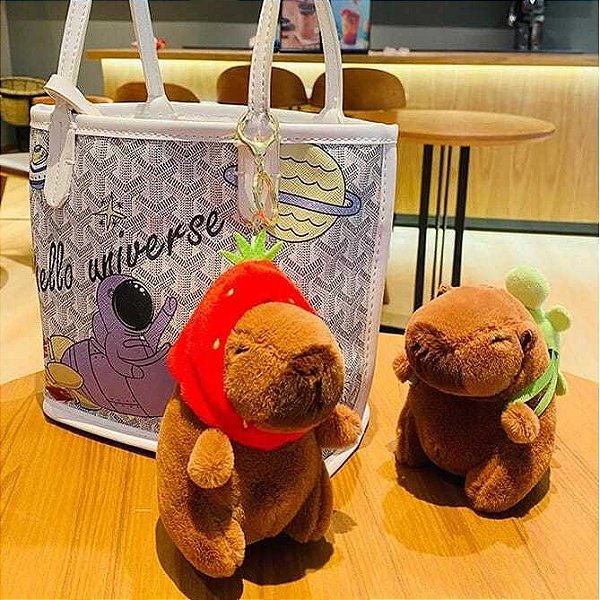 Chaveiro Fofo Mochila, Chaves, Bolsa e Estojo De Capivara 1 Unidade 12cm