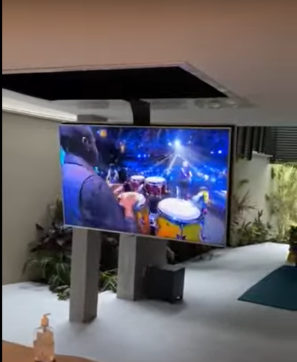 Flap TV Abertura Tv 98 polegadas