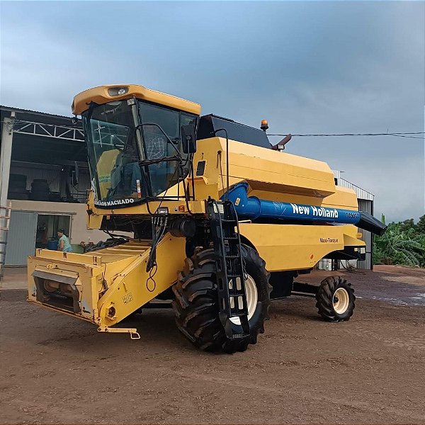 COLHEITADEIRA NEW HOLLAND TC 5070 - Ano 2013