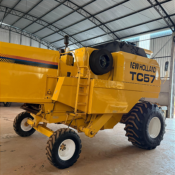 COLHEITADEIRA NEW HOLLAND TC 57 - 2002