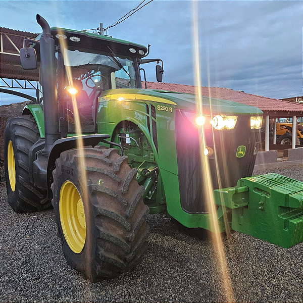 TRATOR JOHN DEERE 8260R - ANO 2014