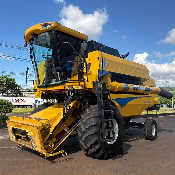 COLHEITADEIRA NEW HOLLAND TC 5070 - Ano 2014