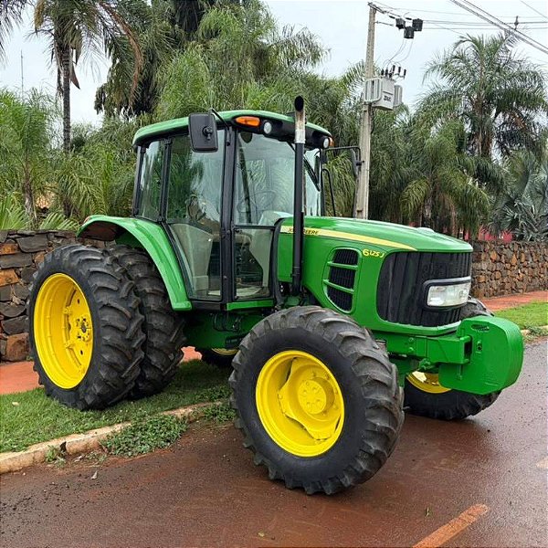 TRATOR JOHN DEERE 6125J - Ano 2017