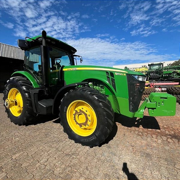 TRATOR JOHN DEERE 8400R - Ano 2022