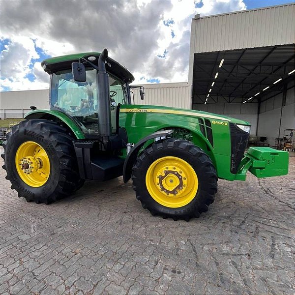 TRATOR JOHN DEERE 8400R - Ano 2022