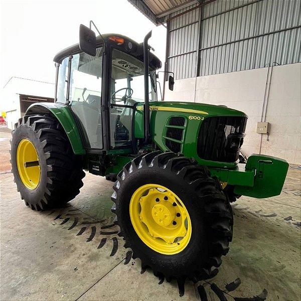 TRATOR JOHN DEERE 6100J - Ano 2018