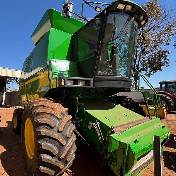 COLHEITADEIRA JOHN DEERE 1550 - Ano 2003