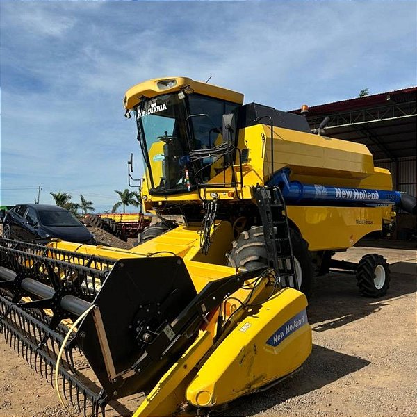 COLHEITADEIRA NEW HOLLAND TC 5070 - Ano 2013