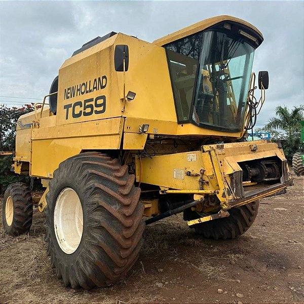 COLHEITADEIRA NEW HOLLAND TC 59 - Ano 2002
