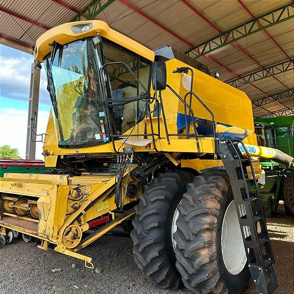 COLHEITADEIRA NEW HOLLAND TC 5090 - Ano 2015