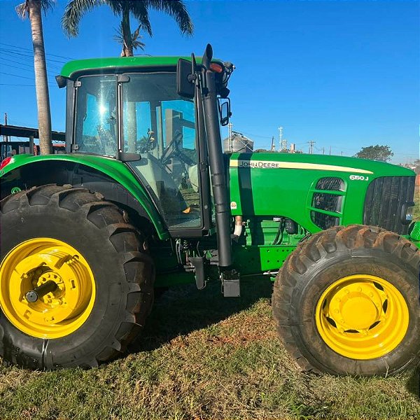 TRATOR JOHN DEERE 6150J - Ano 2022