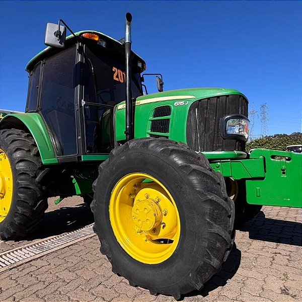 TRATOR JOHN DEERE 6115J - Ano 2017