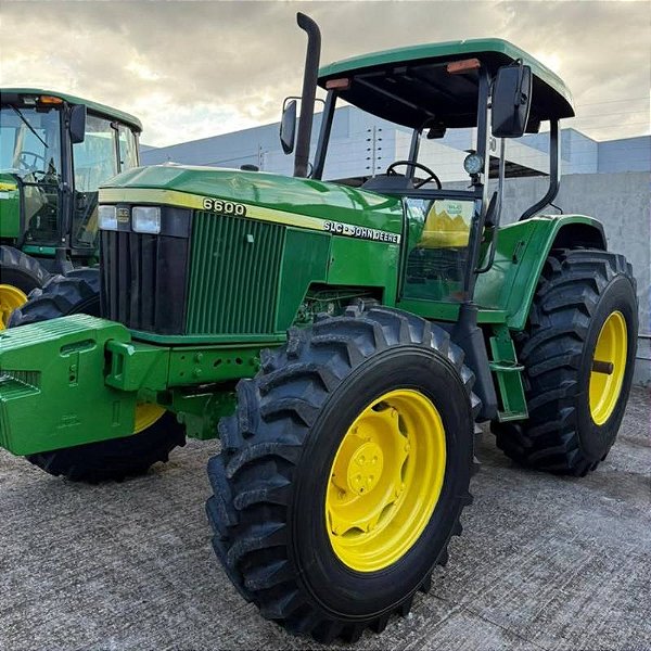TRATOR JOHN DEERE 6600 - Ano 1998