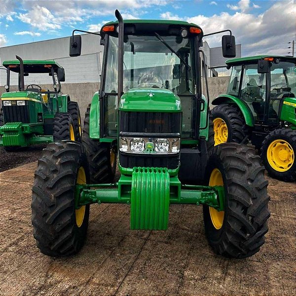 TRATOR JOHN DEERE 5078E - Ano 2015