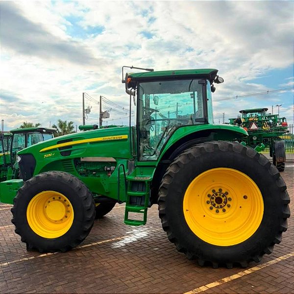 TRATOR JOHN DEERE 7230J - Ano 2019