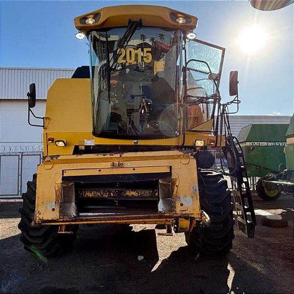 COLHEITADEIRA NEW HOLLAND TC 5070 - Ano 2015