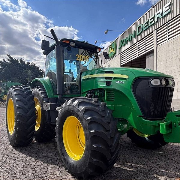 TRATOR JOHN DEERE 7230J - Ano 2018