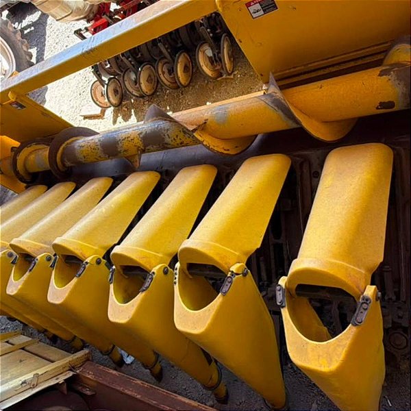 PLATAFORMA DE MILHO NEW HOLLAND - Ano 2010